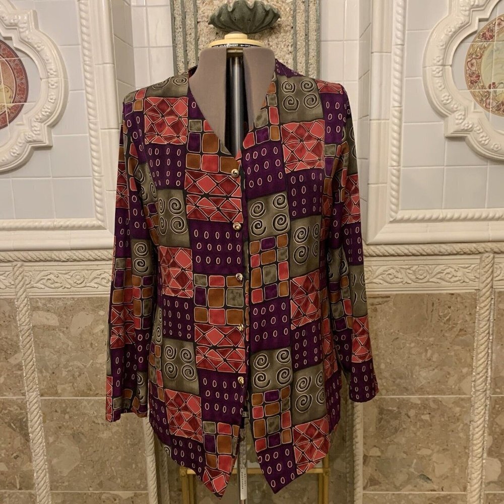 Maggie Sweet. Size Large. USA. Collarless Button Front. Long Sleeve Top. B37